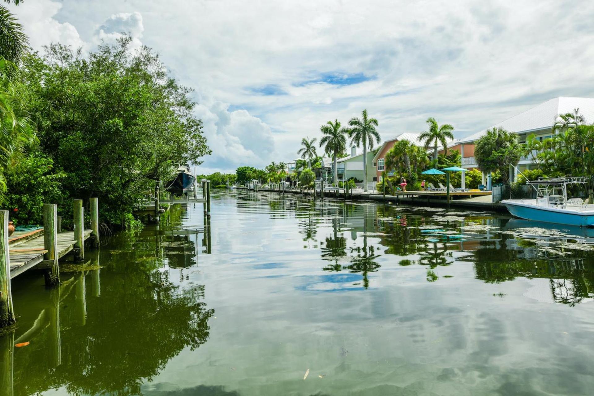 Salty Pirate - New Luxury Canal Front Home Wwater View Poolspa Bikes Kayaks Toys Анна-Марія Екстер'єр фото